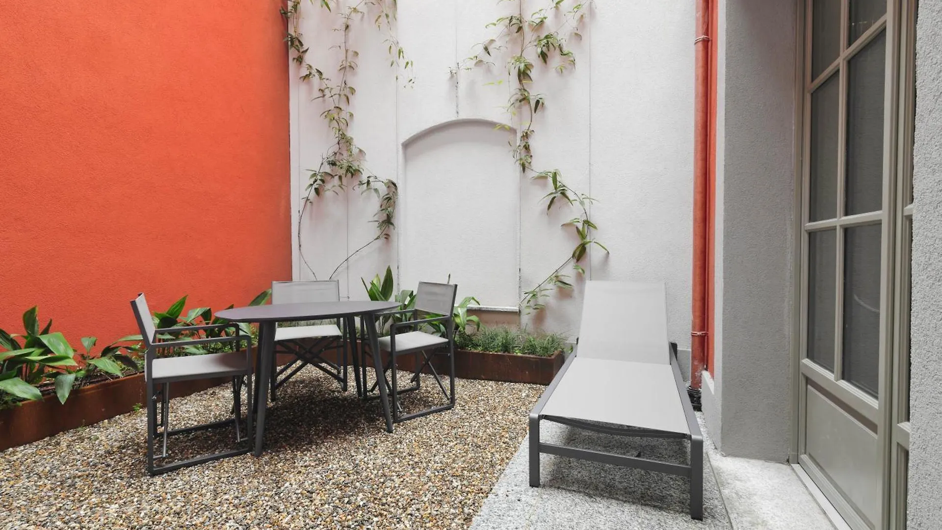 Just Urban Stays - Boutique Apartment With Parking And Gym