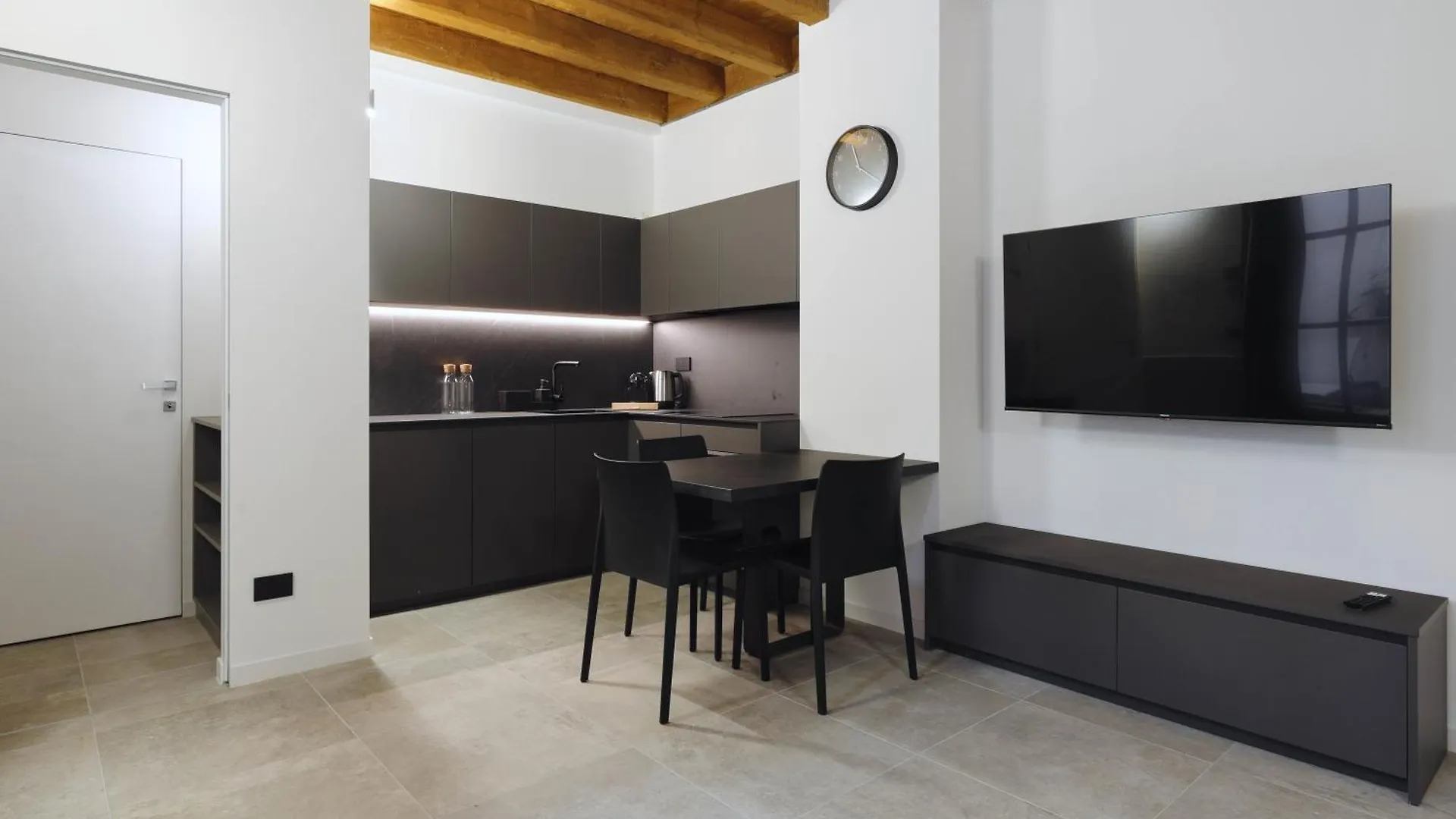 Just Urban Stays - Boutique Apartment With Parking And Gym 0*, Milan