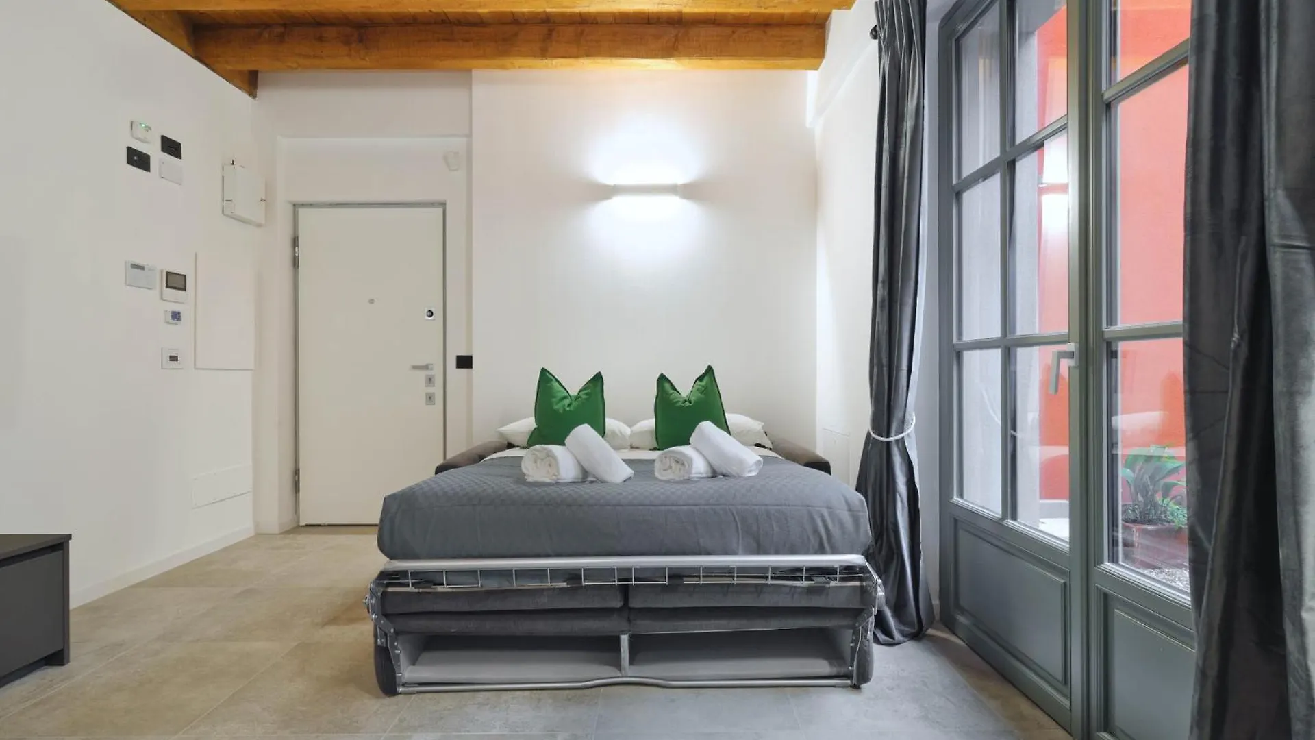 Just Urban Stays - Boutique Apartment With Parking And Gym