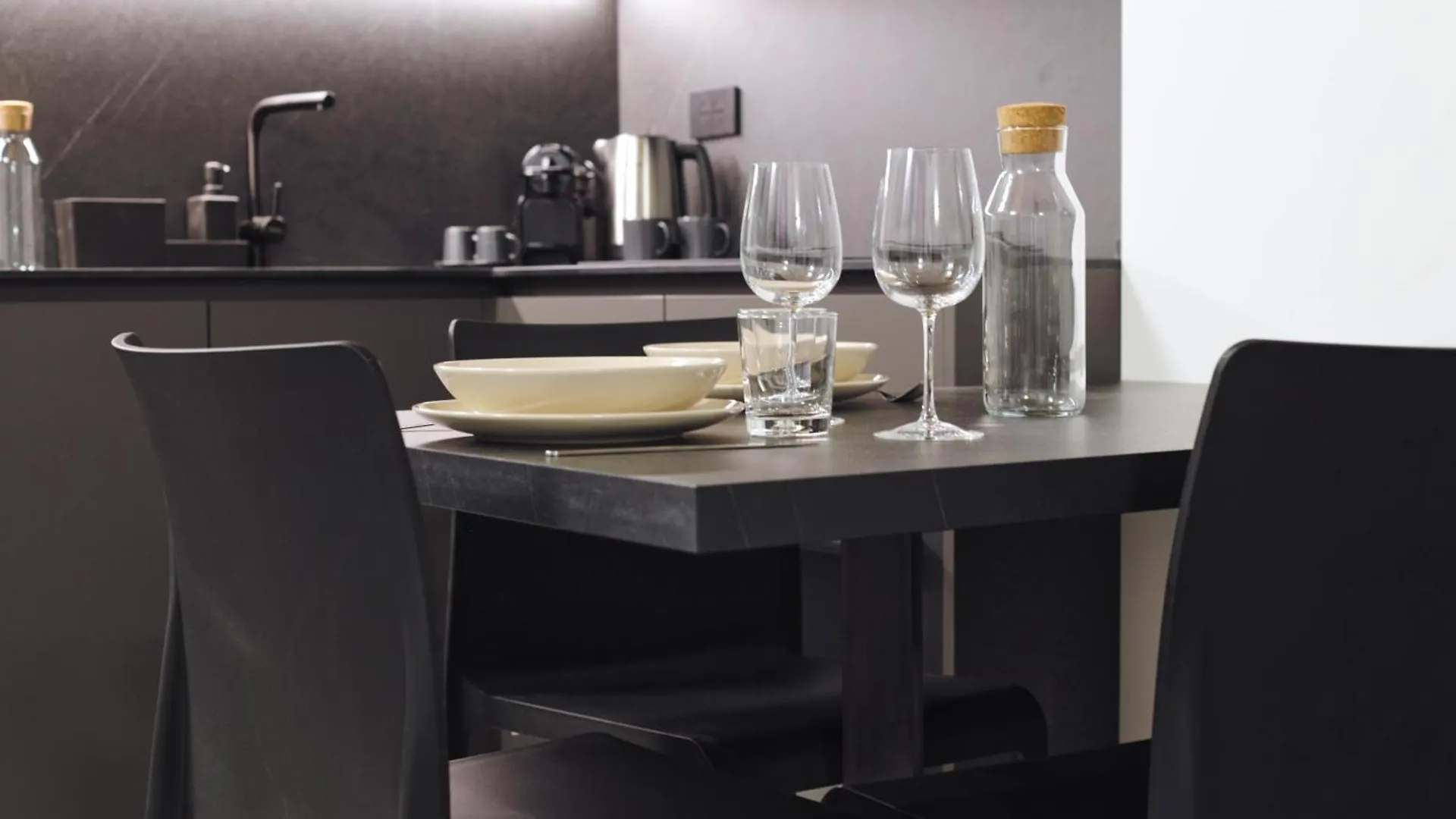 Just Urban Stays - Boutique Apartment With Parking And Gym