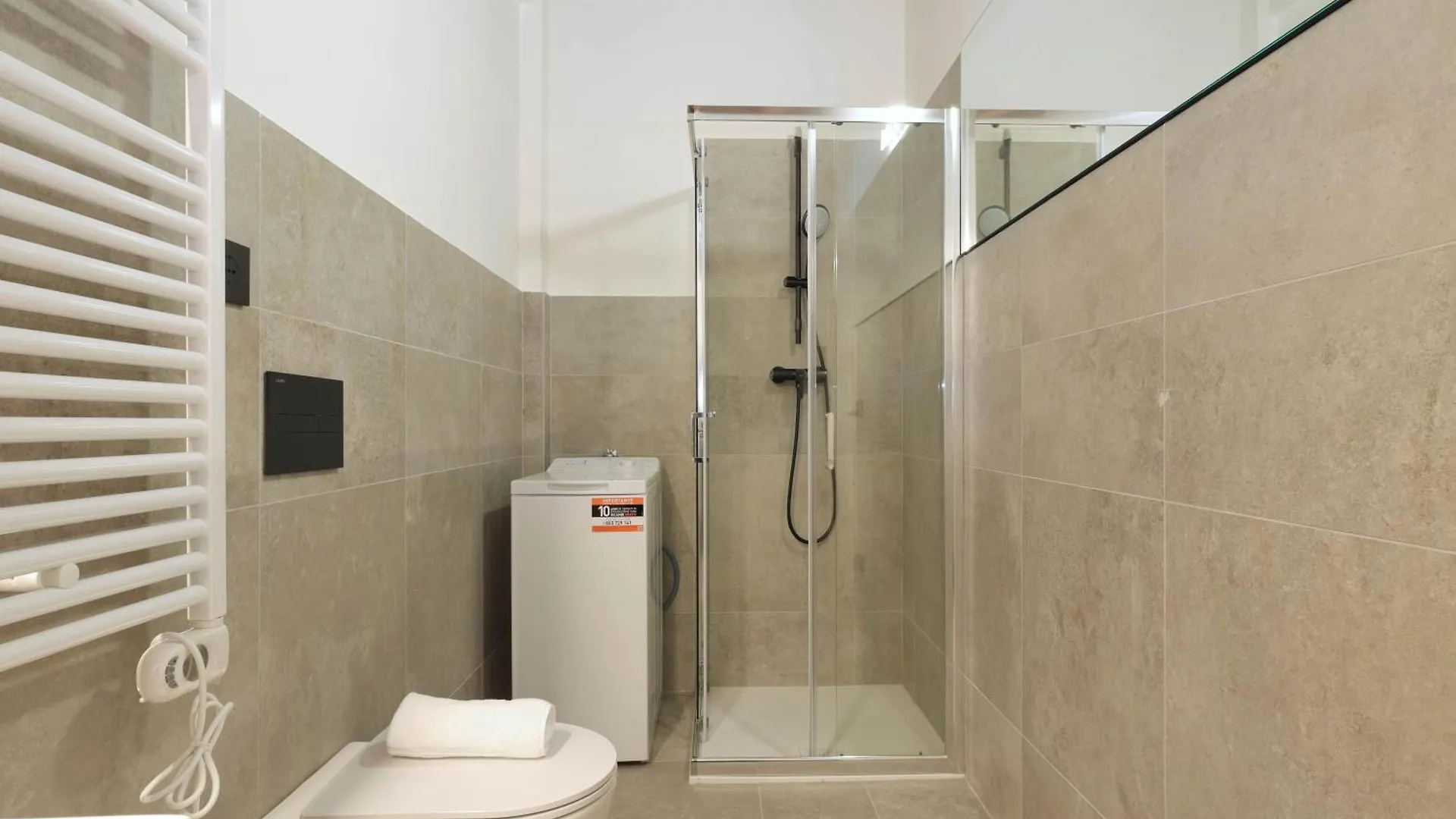 Just Urban Stays - Boutique Apartment With Parking And Gym