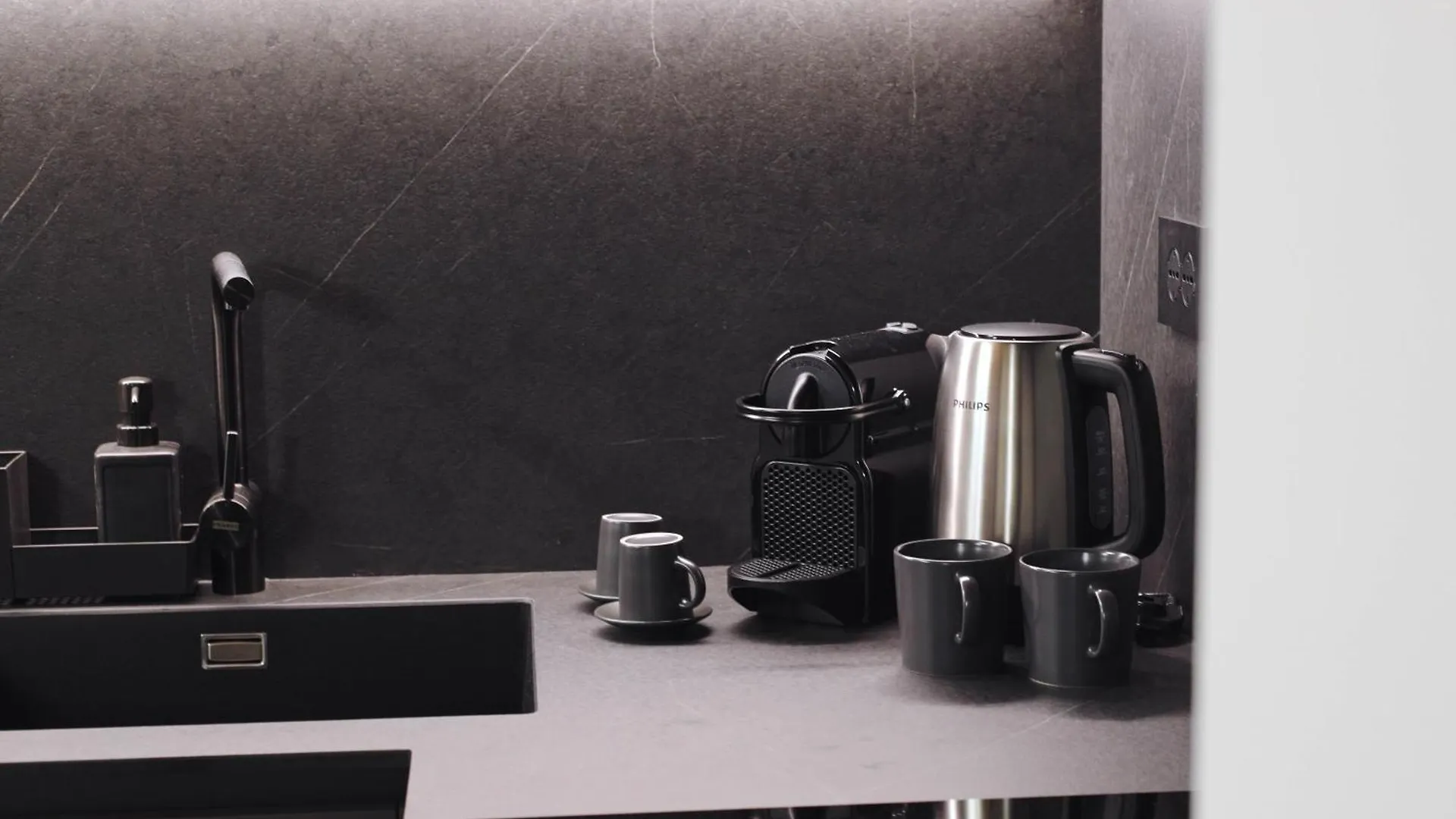 Just Urban Stays - Boutique Apartment With Parking And Gym