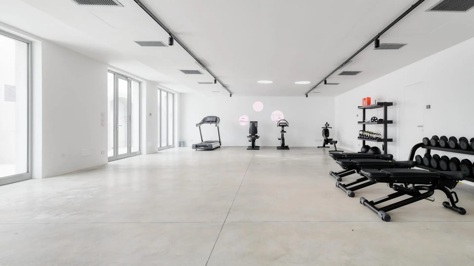 Just Urban Stays - Boutique Apartment With Parking And Gym